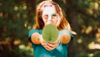 Bei der Berufswahl achten Bewerber darauf, wie der künftige Arbeitgeber zu Umwelt und Klimaschutz steht.